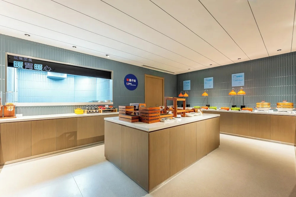 Holiday Inn Express Shanghai Jingan Temple by IHG