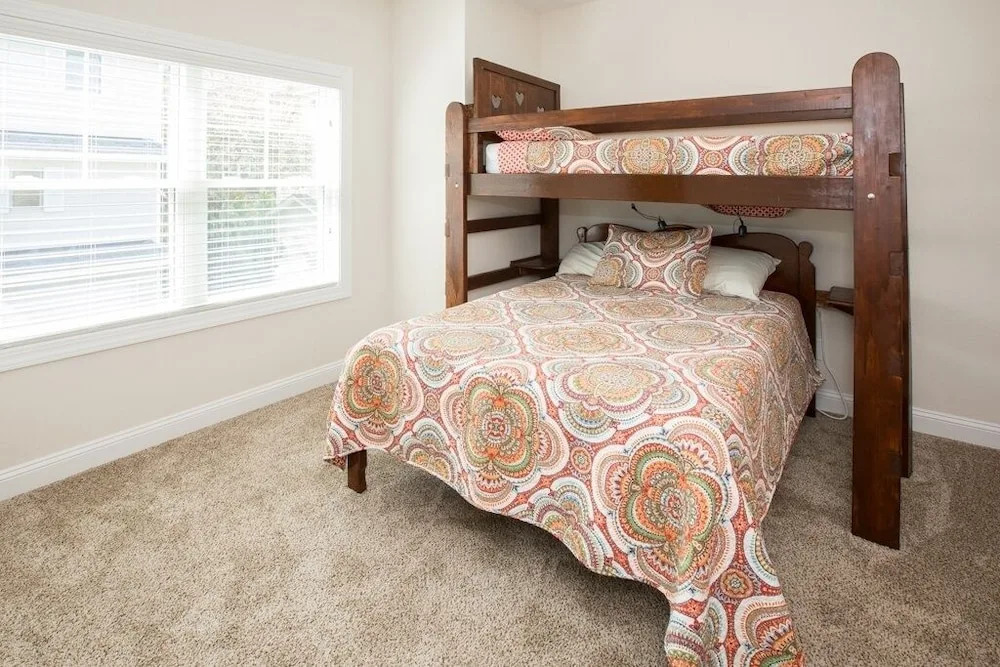 Serenity Now 4 Bedroom Condo by Redawning