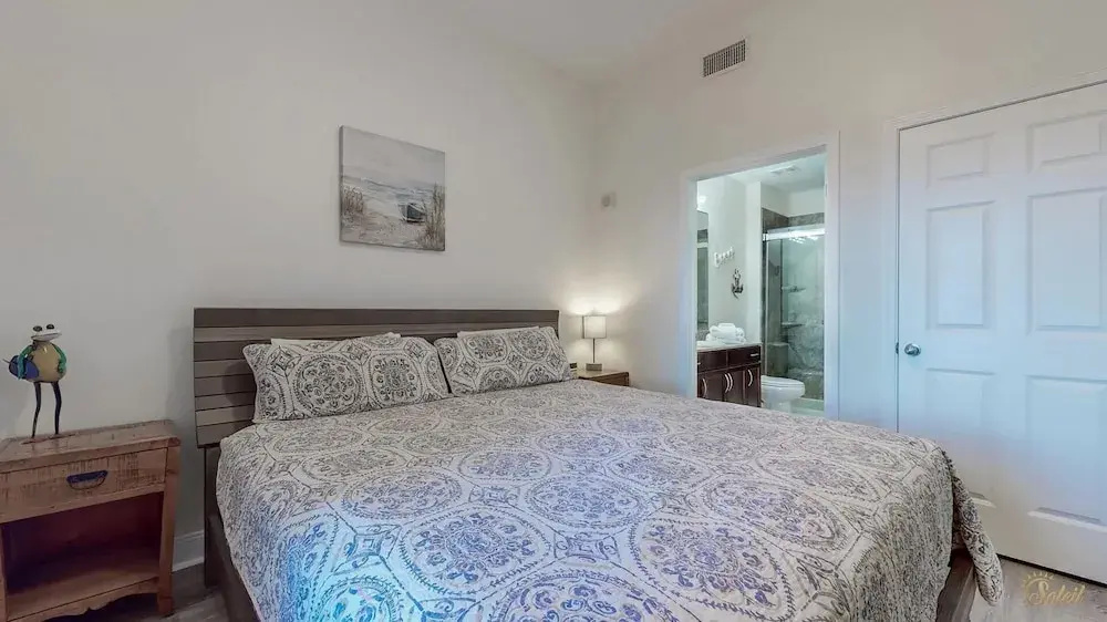 Laketown Wharf 2135