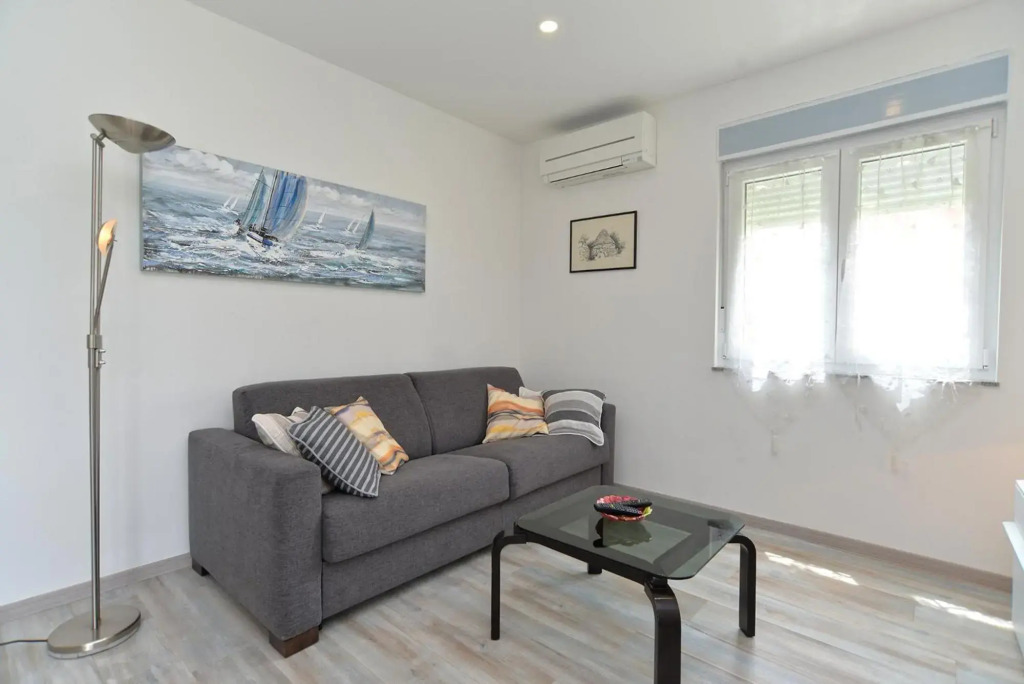 House Mirna 2177