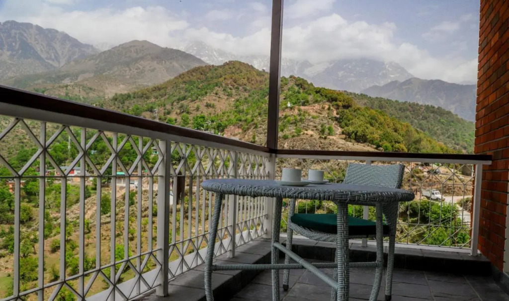 juSTa Birding Resort & Spa - Best Dhauladhar View Resort