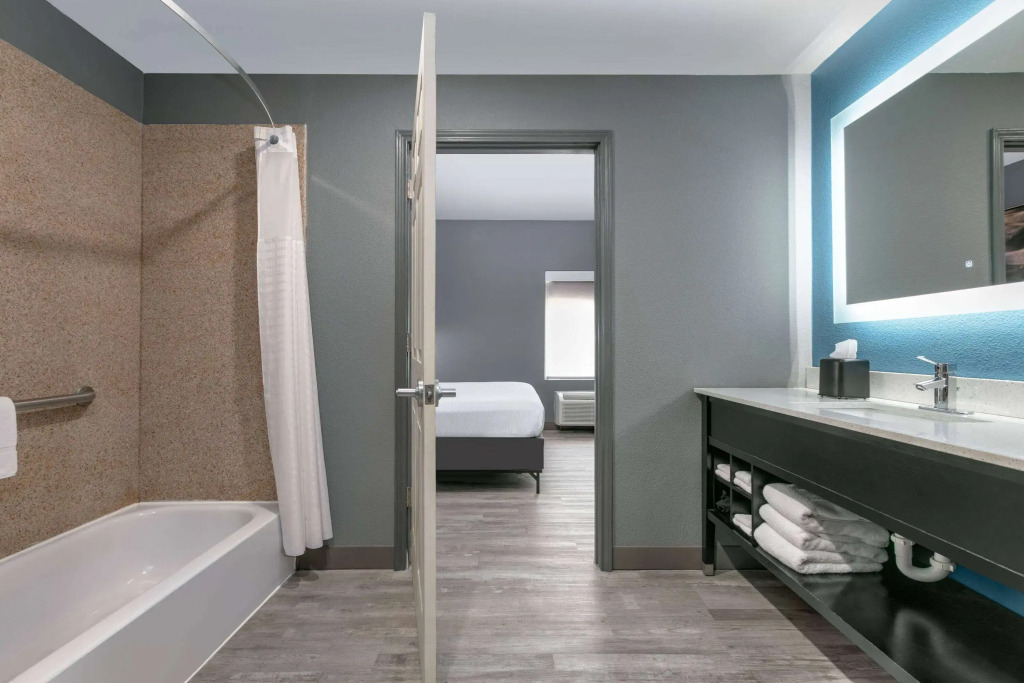 La Quinta Inn & Suites by Wyndham Decatur