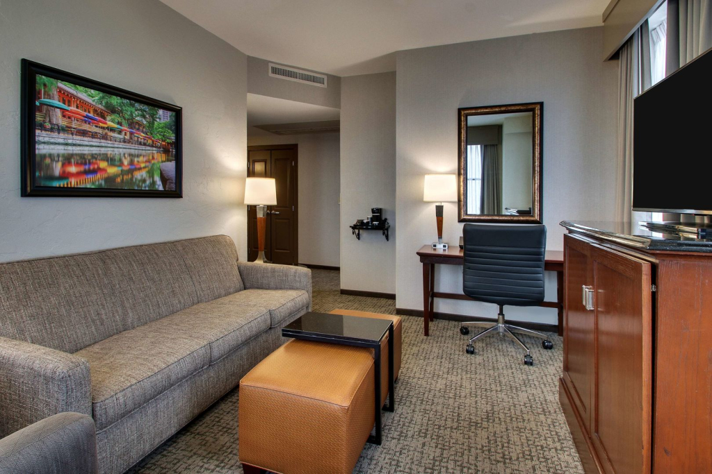 Drury Plaza Hotel San Antonio Riverwalk