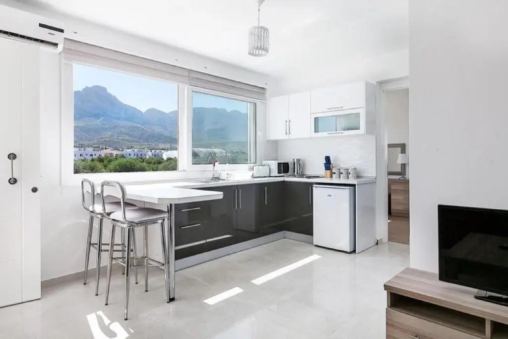 Peaceful Flat with Shared Pool Near Sea in Kyrenia