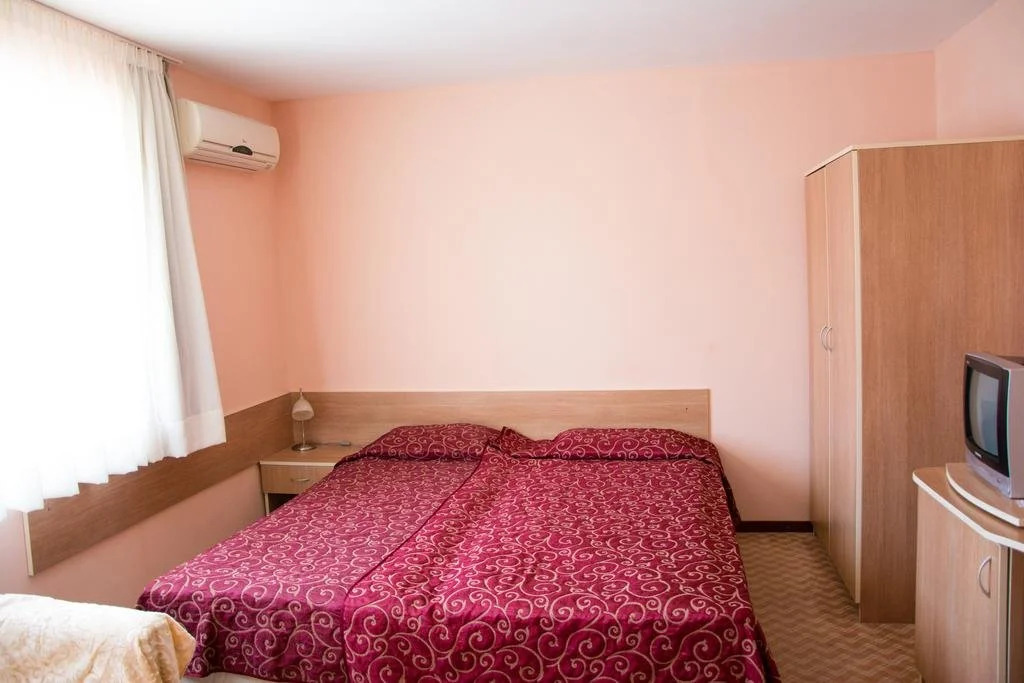 Hotel Debi