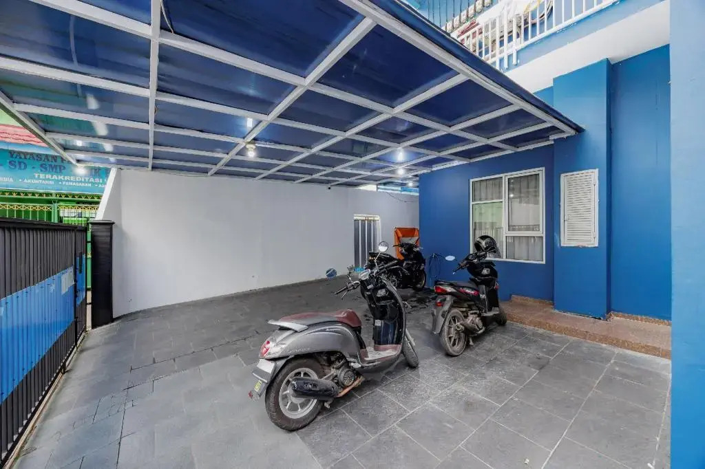 RedDoorz Syariah near Metropolitan Mall Bekasi
