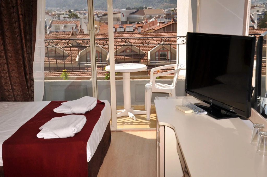 Almena Hotel