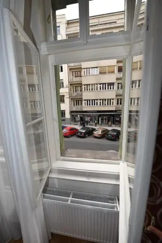 Bourgeois Apartment in Cultural Heritage Building by Ruterra