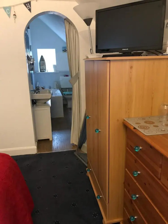 The Lyndsay Guest House