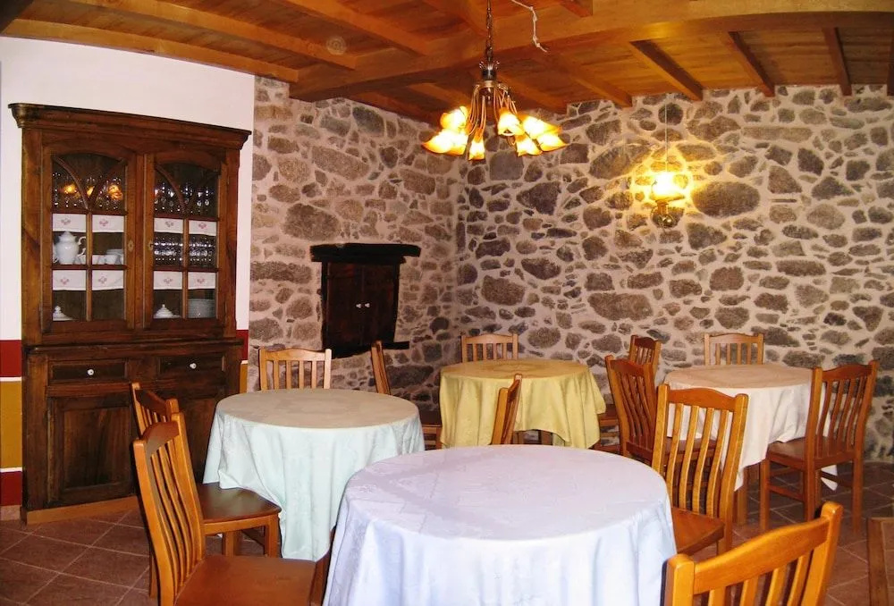 Casa Os Carballás