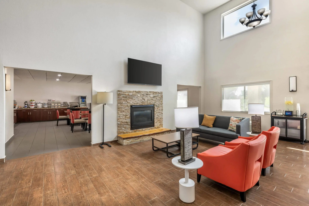 Comfort Suites Omaha Northwest