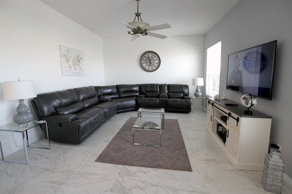 Large 5 bed Villa With South Facing Pool Overlooking Water