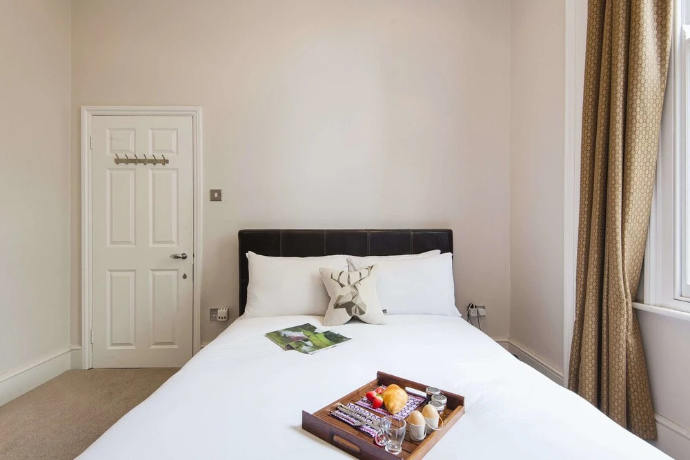 The Eardley Crescent Apartment - BAJ