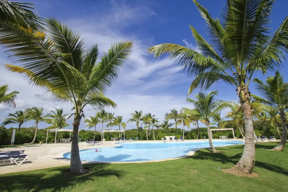 Fully Equipped Apartment Overlooking Golf Course at Luxury Beach Resort