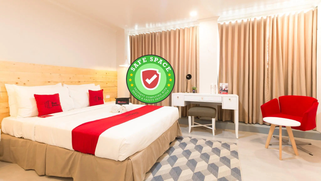 RedDoorz Premium near Greenbelt Makati