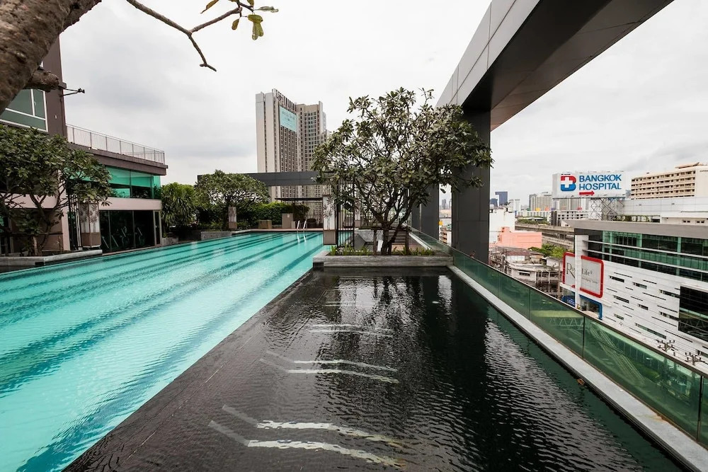 Cozy Thonglor by Pat