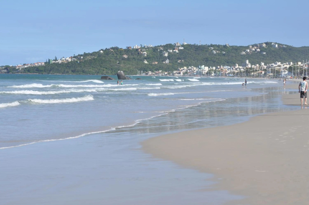 Apartamentos Bombinhas - 140 metros da Praia