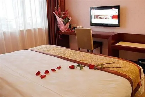 Super 8 Collection Hotel (Chongzhou Government Center Square)