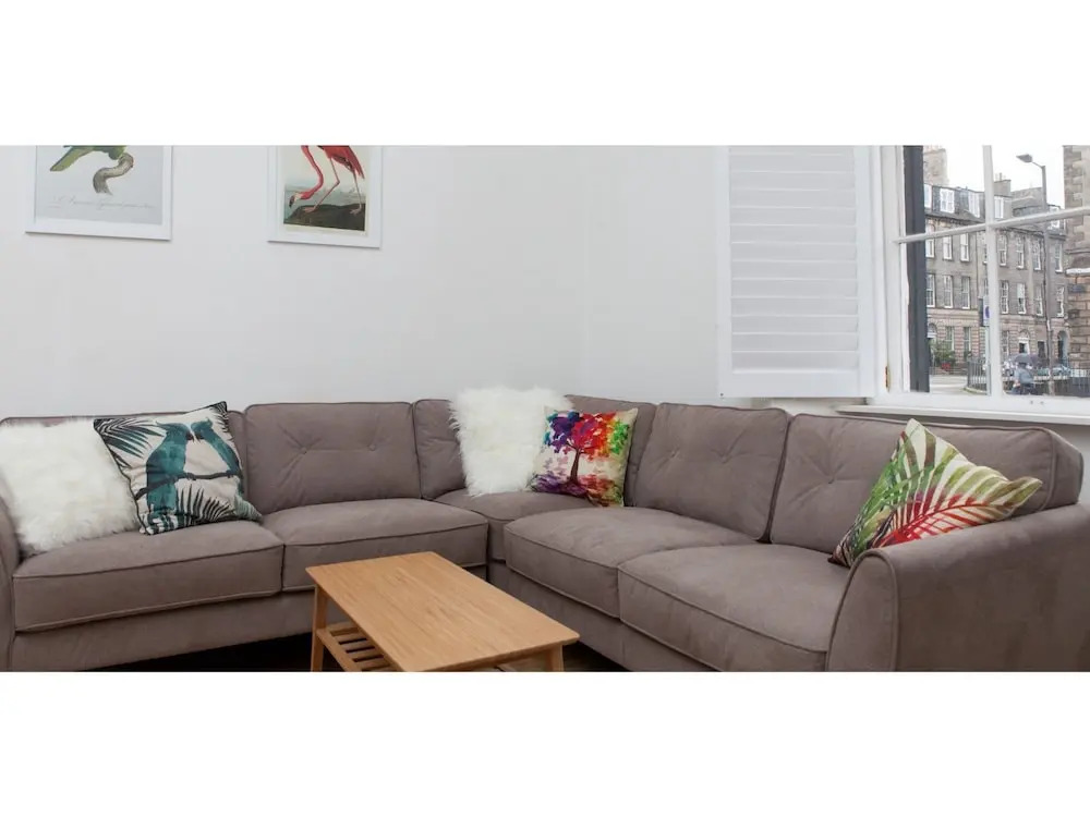 Comfy Flat for 5 in Edinburghs Lively New Town