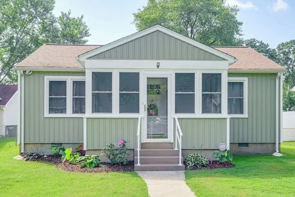 < 1 Mi to Colonial Beach: Coastal Gem w/ 2 Porches