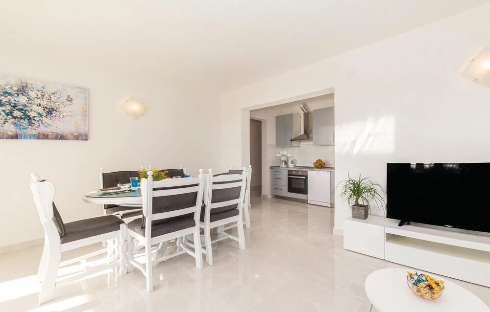 Three-Bedroom Holiday Home In Kastel Stari