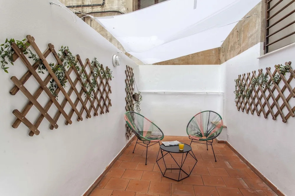 Valencia Flat - Historical Center 1