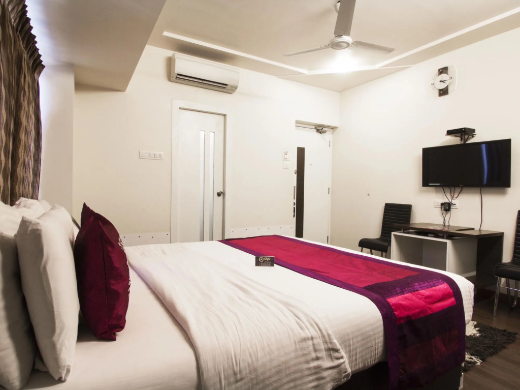 OYO Premium 091 Vile Parle East