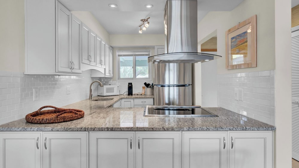 5B Mariners Walk by Avantstay Shared Pool Minutes to Waterfront Dining + Shops