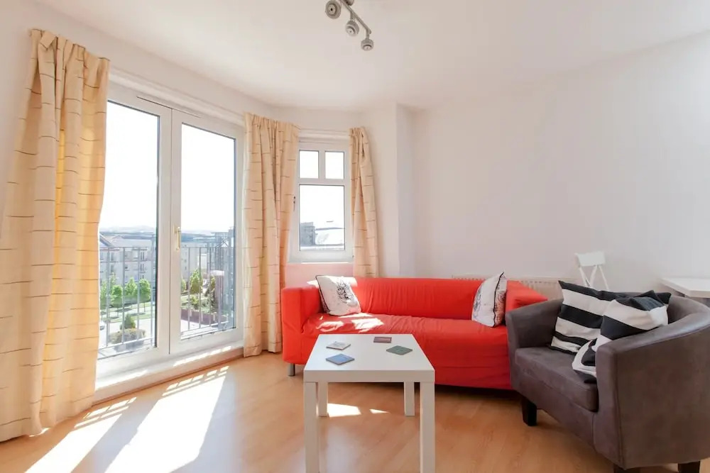 Ideal Fringe Base: Great Value + Free Parking!