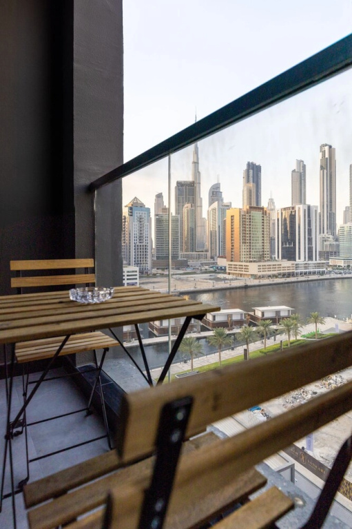 Waves - Premium 1BR Apartment Overlooking Burj Khalifa
