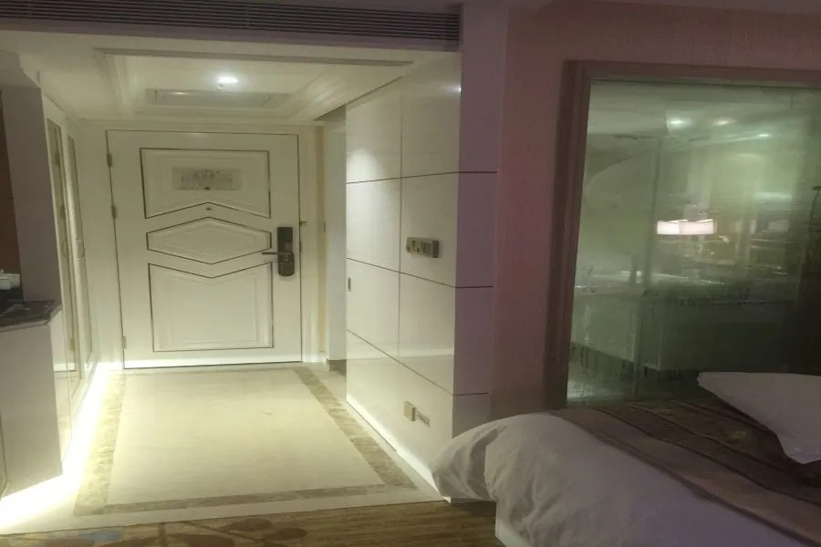 Kyle Caton Hotel