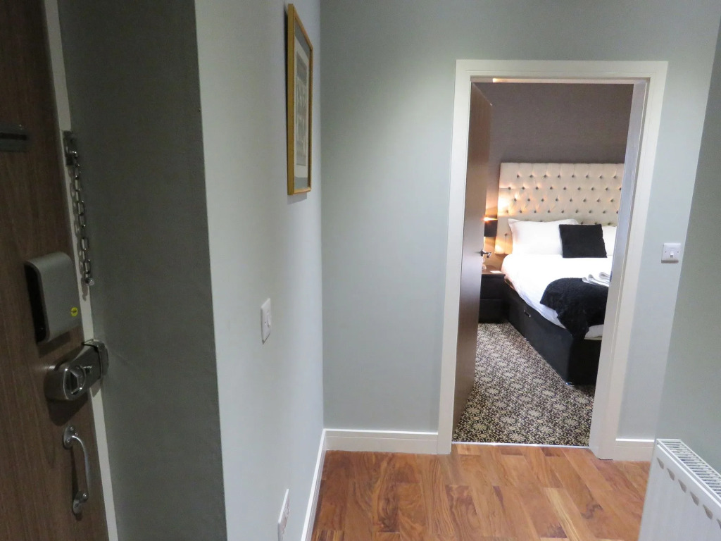Abbey Apartments - Modern Serviced Apartments - Tourists & Professionals