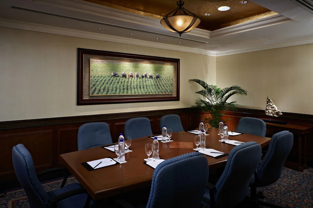 Sule Shangri-La, Yangon