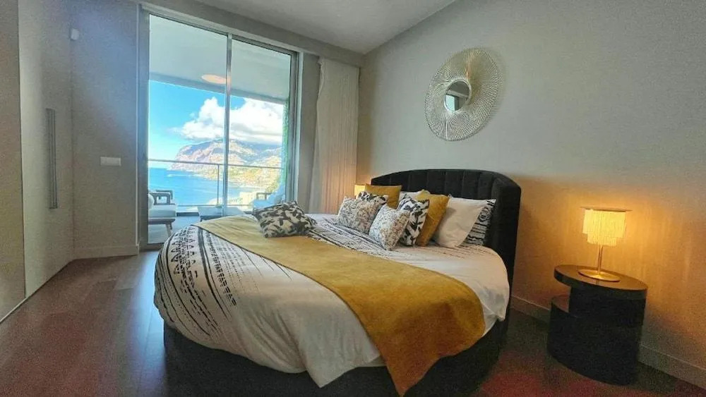 Lux Apartment first row