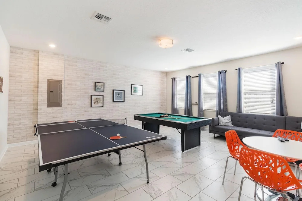 2957 FS - Luxury Oasis: 6BR Villa Pool Game