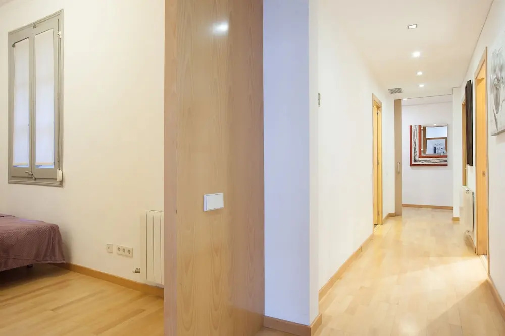 Akira Flats Urquinaona Centric apartment