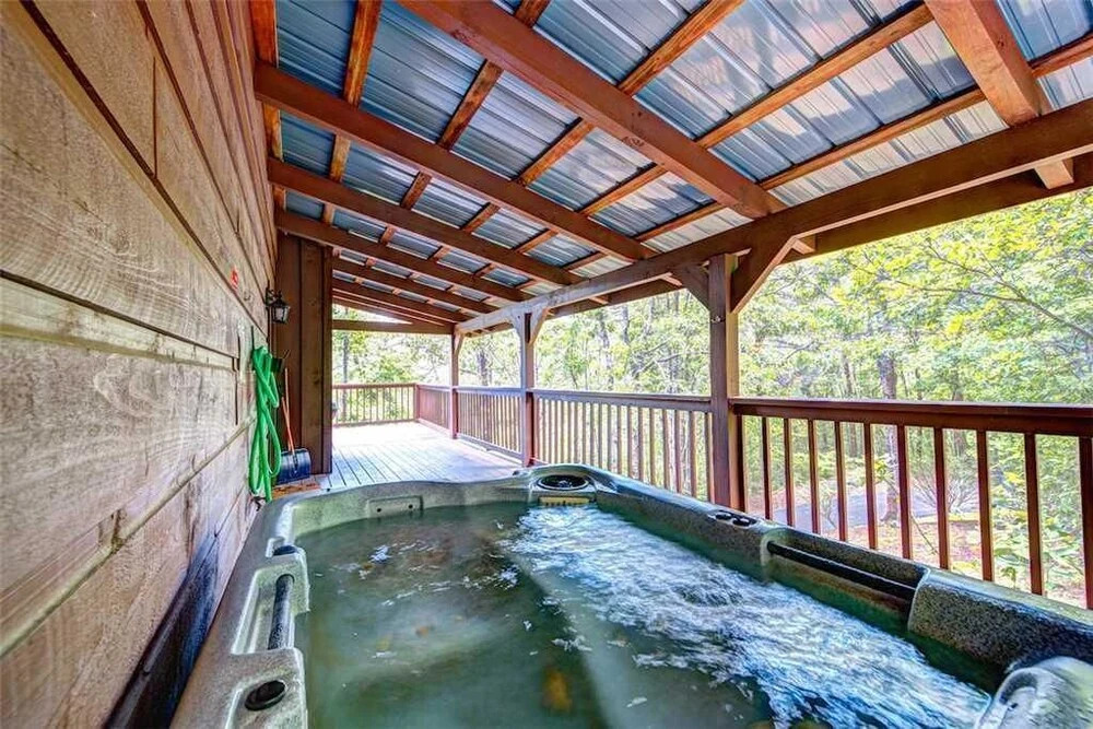Scenic Solitude 1 Bedroom Home with Hot Tub