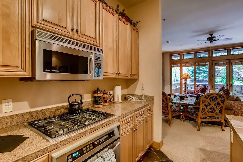 Luxury 3br Ski In-out /firepit, Pool, Sauna 3 Bedroom Condo by RedAwning