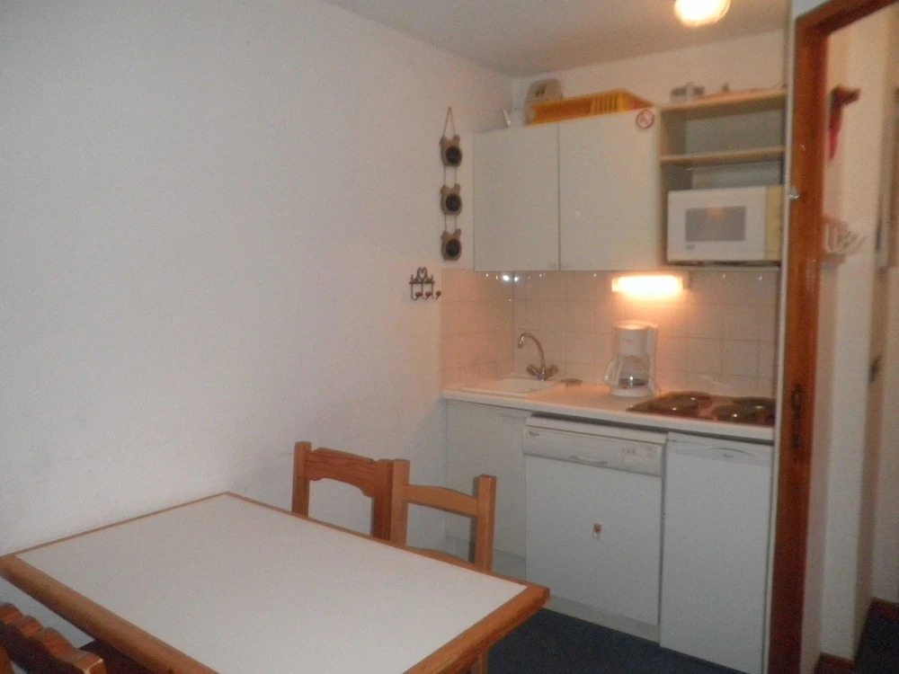 Lou Services Apartment M2-112 LSI 001