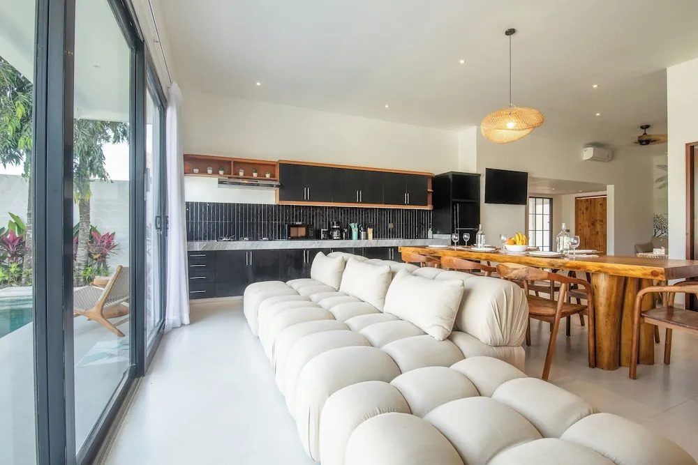 4 Bd Seminyak Retreat + Rice Fields 4mins to Beach
