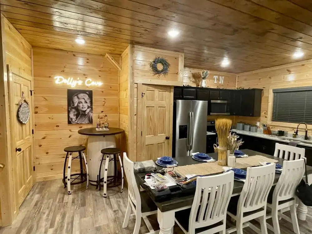 Modern 5 Bedroom Cabin Close-dollywood Game Room