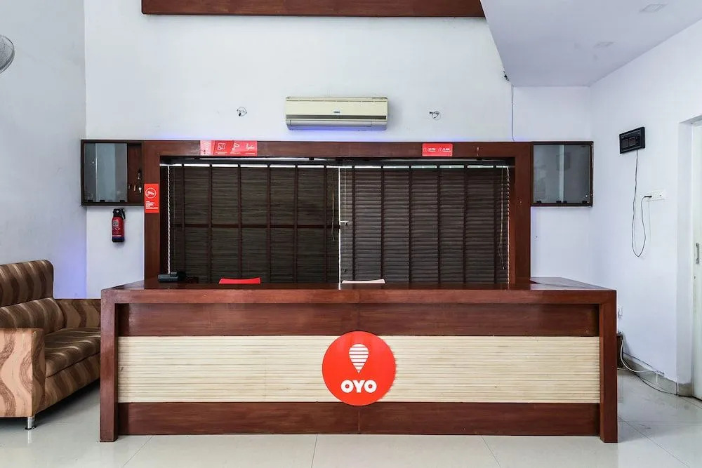 Oyo 16633 Green City Club House