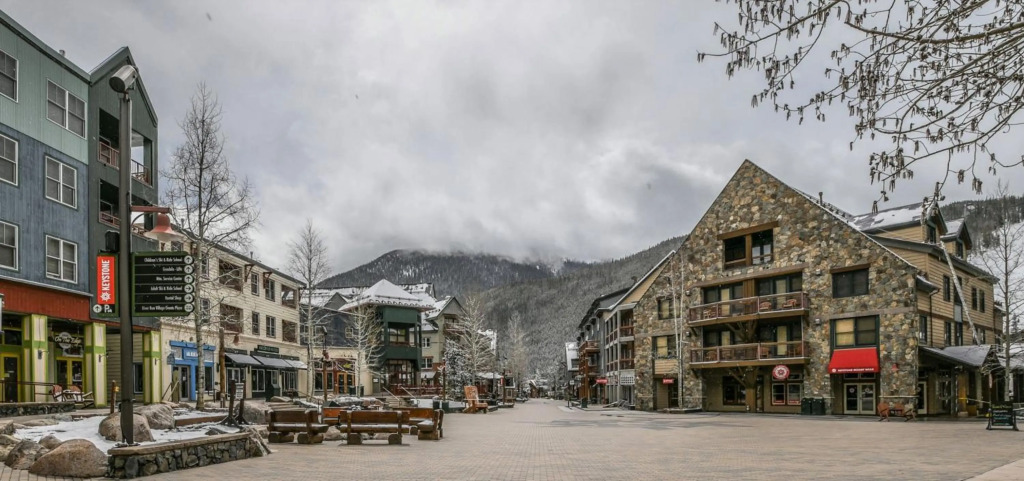 Upgraded 2bdr In Ge/walk To Slopes, Fireplace & Balcony 2 Bedroom Condo by RedAwning