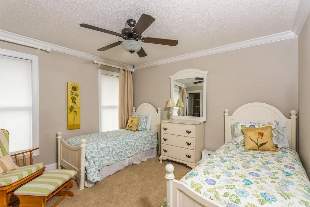 1067 College by Hodnett Cooper