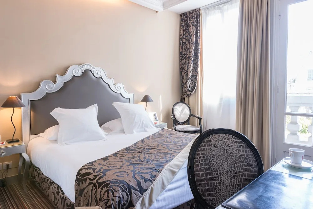 81 Lhotel