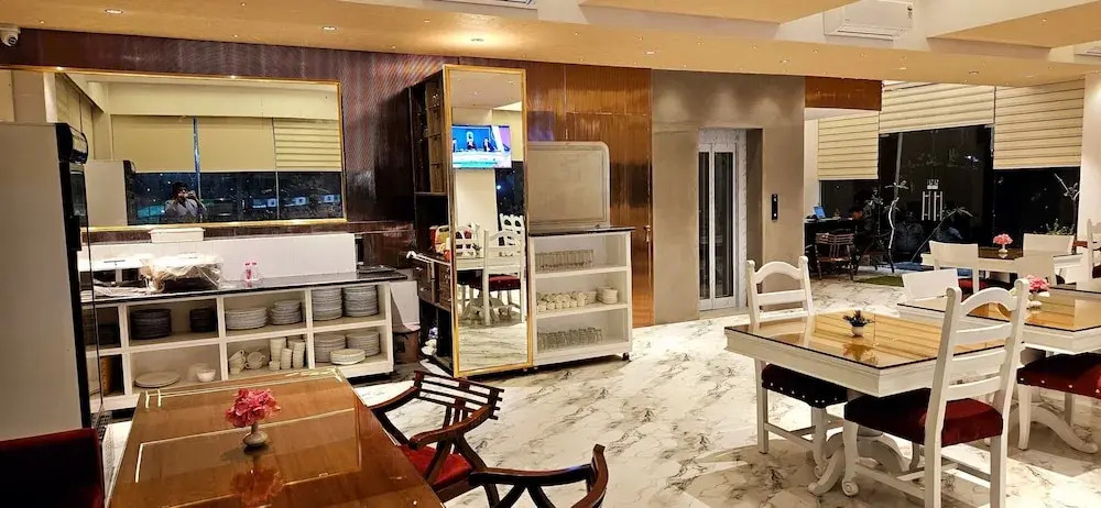 White Maple Hotel