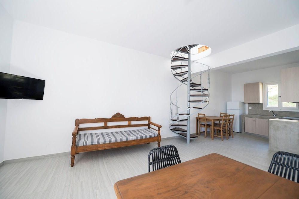 Family House for 5 by Tinosstay