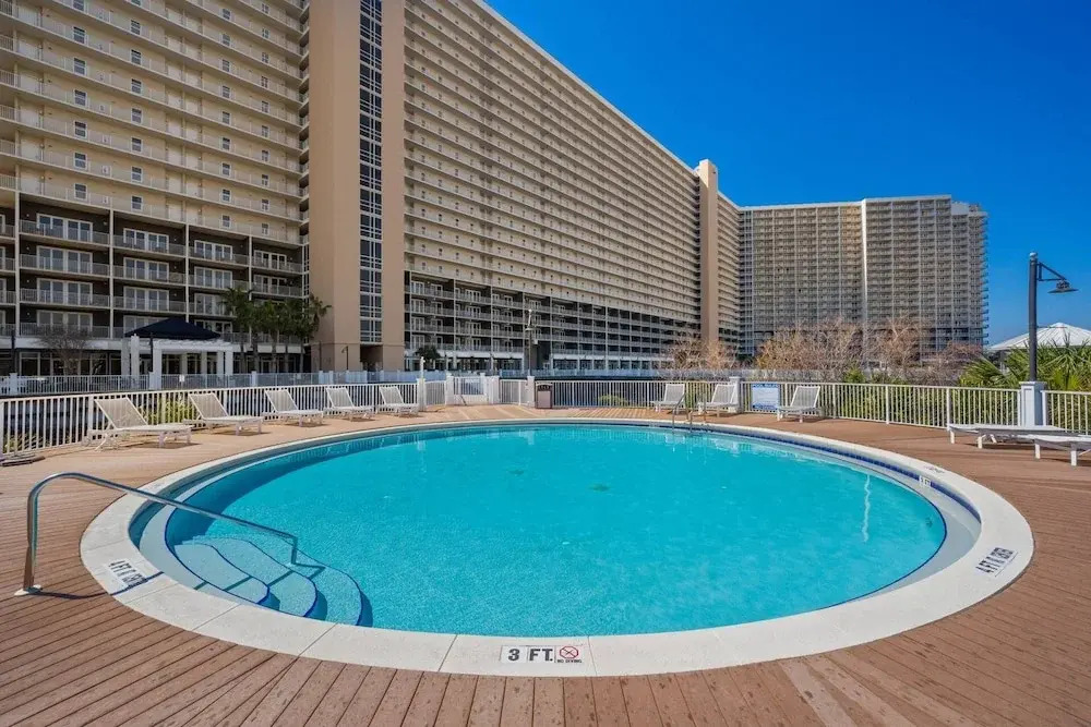 Laketown Wharf 910