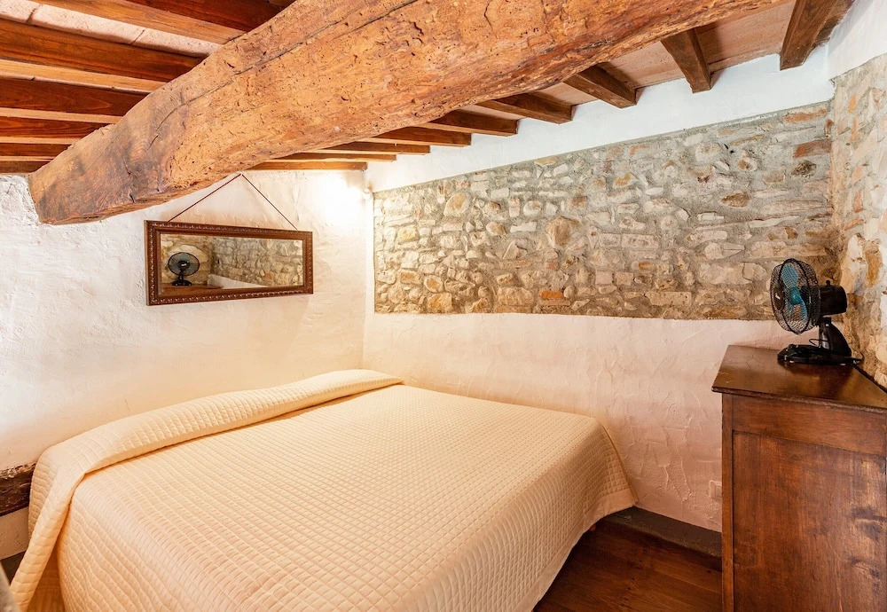 Montignano Studio With Pool