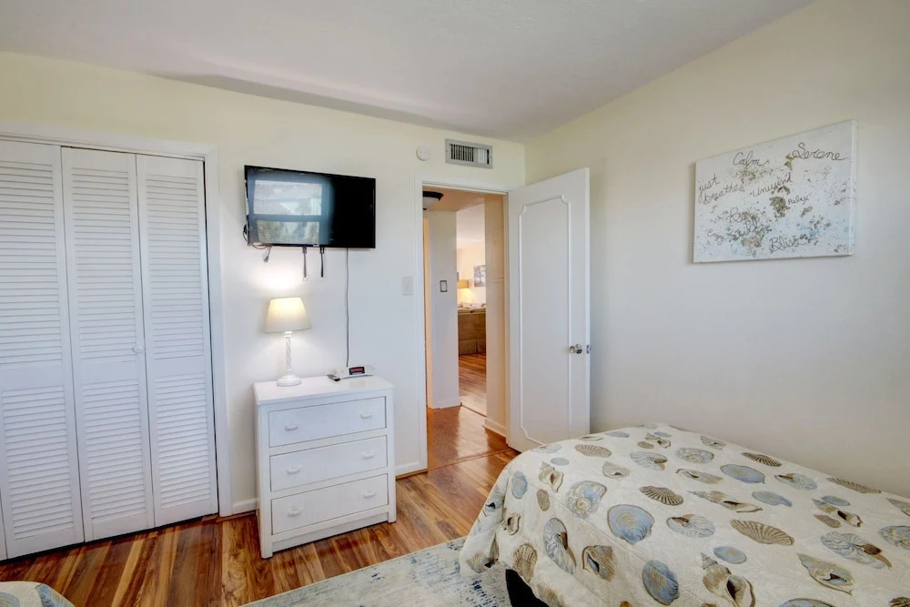 143 El Matador 2 Bedroom Condo by RedAwning